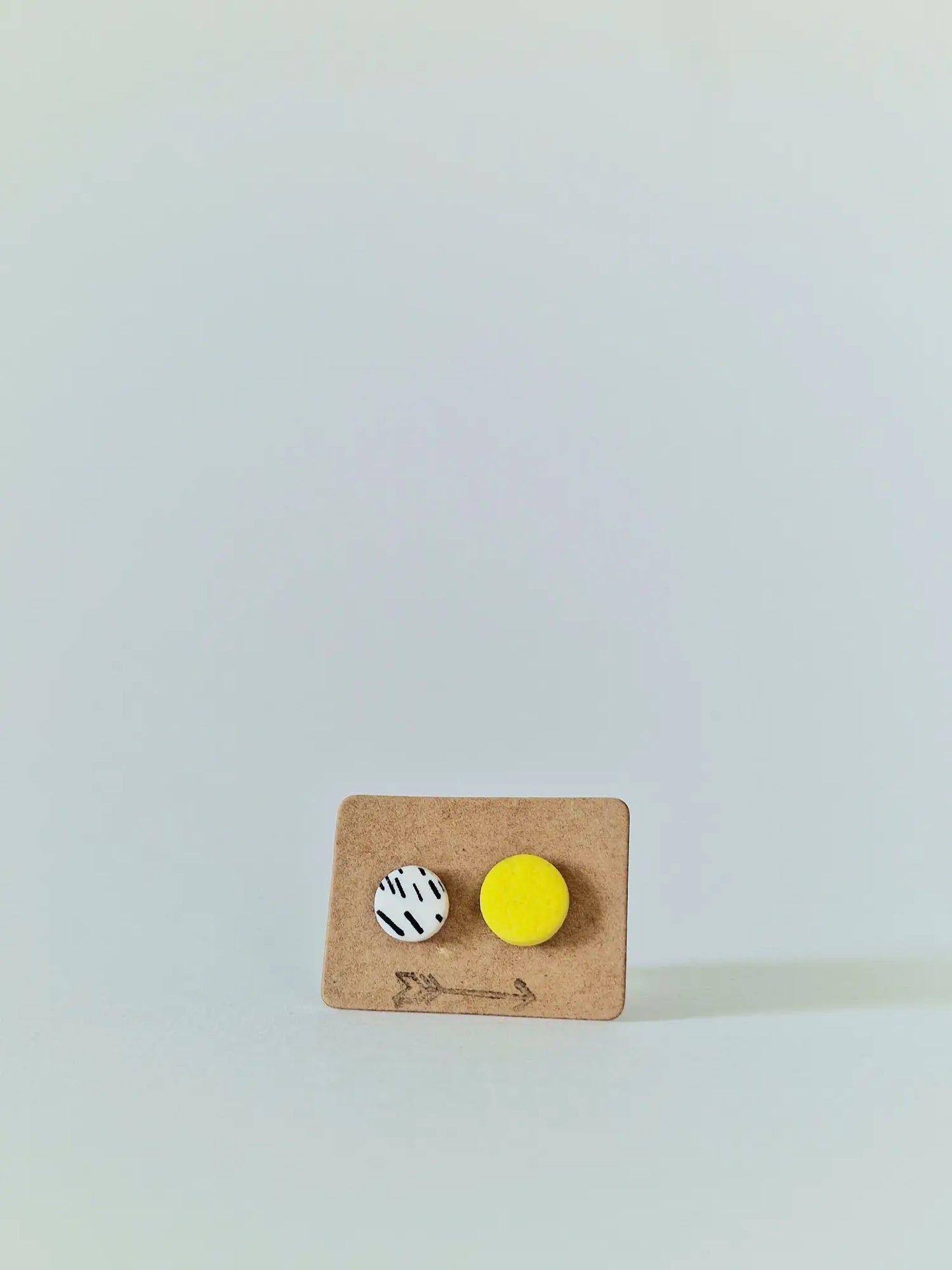 Uhani "Neujemajoči II"