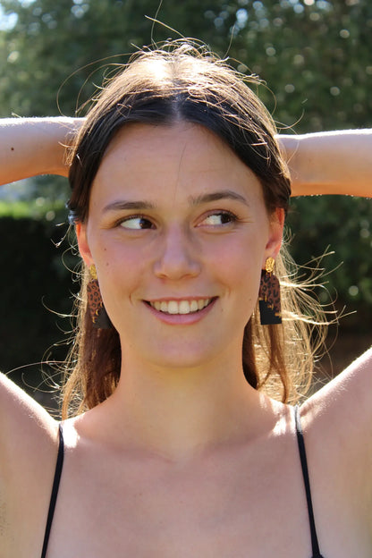 "Staggering leopard" earrings